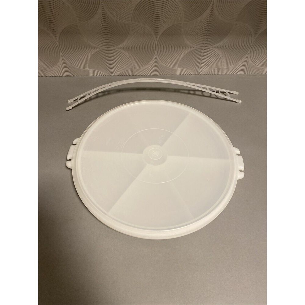 Vintage Tupperware Round Divided Serving Tray With Lid 405-1 And Carolier CLEAN